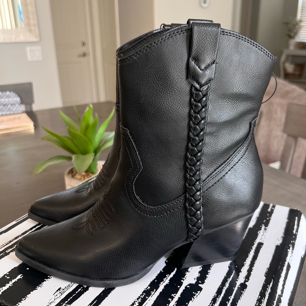 Ladies Western Boots - Dolce Vita